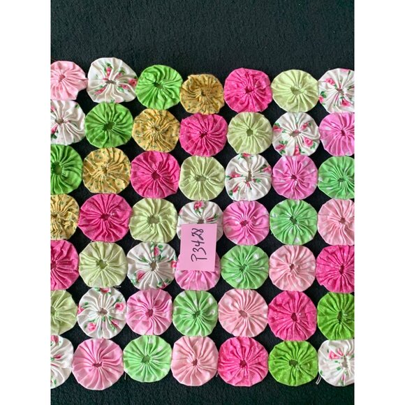 Handmade Vintage Yo-Yo Doily with Pastel Floral & Solid Fabrics 12"x22" Quilting - Picture 9 of 10
